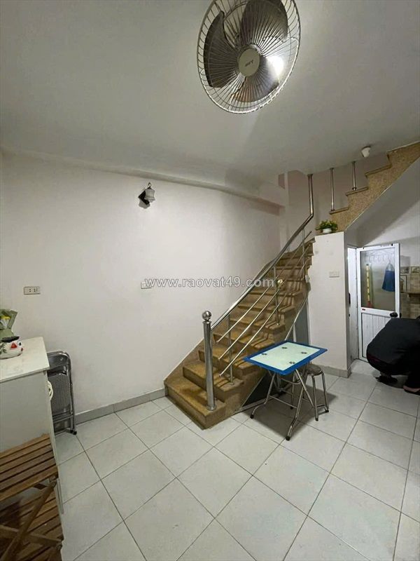 Cho thuê nhà ngõ bạch mai 4 tầng x 20m2, 2 ngủ, 2 vệ sinh, 7.5 triệu