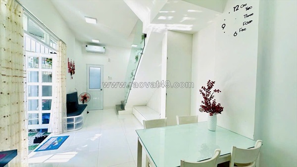 Cho thuê nhà nguyên căn 2 tầng hẻm tháp bà gần biển