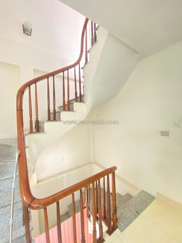Cho thuê nhà nguyên căn mặt phố sông sét, 28m x 3 tầng, 1 ngủ, 8.5 triệu