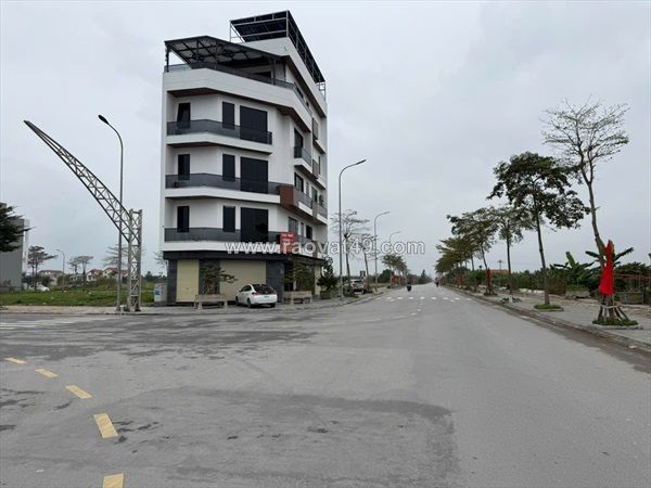 Cho thuê tầng 1 + tầng 2: lô góc lk1-44 mặt trục chính đường đôi, đường đi