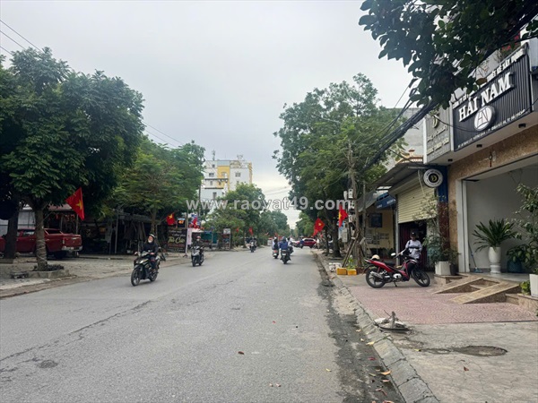 Đất mặt đường trung lực - 100m - ngang 5 - đối diện trường học - hướng đông