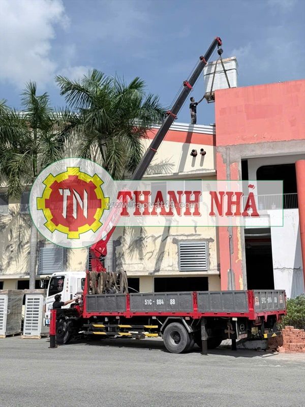 Dịch vụ cho thuê xe cẩu hỗ trợ vận chuyển và lắp đặt thiết bị tại bình phước
