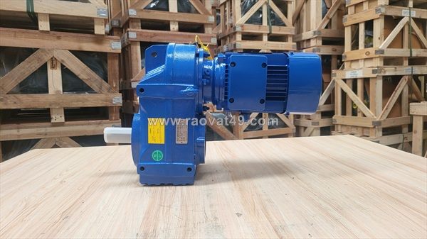 Động cơ giảm tốc tải nặng 3 pha – giải pháp vận hành bền bỉ cho công nghiệp nặng