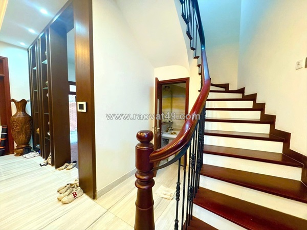 Gà đẻ trứng vàng, nhà trần thái tông 48 m 6 tầng 15,6 tỷ