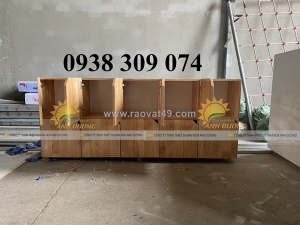 Kệ cặp mầm non ad,kệ đựng balo bằng gỗ cho bé chất lượng cao
