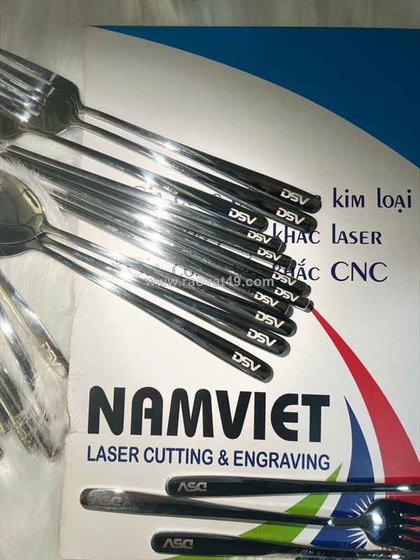 Khắc laser lên muỗng - đũa inox- nhanh chóng - bền đẹp