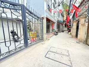 Lạc long quân – ccmn 6t thang máy 104m² mt 6.1m – giá chào 27.5 tỷ gần hồ tây