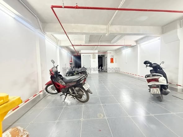 Lạc long quân – ccmn 6t thang máy 104m² mt 6.1m – giá chào 27.5 tỷ gần hồ tây