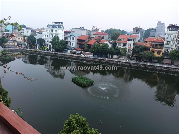 Nhà đẹp mặt hồ ngọc lâm , gara, kinh doanh, ôtô đỗ cửa