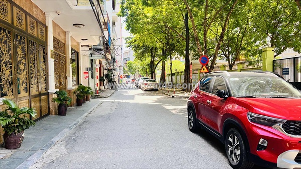 Nhà đẹp nguyễn văn cừ, lô góc,6 tầng  thang máy, ôtô vào nhà