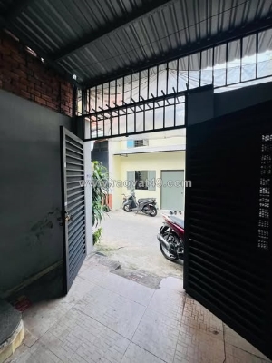 Nhà đường phạm văn bạch phường 15 quận tân bình cũ.