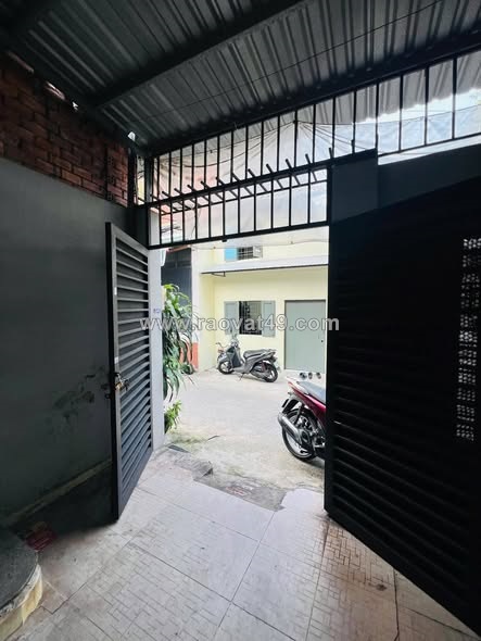Nhà đường phạm văn bạch phường 15 quận tân bình cũ.