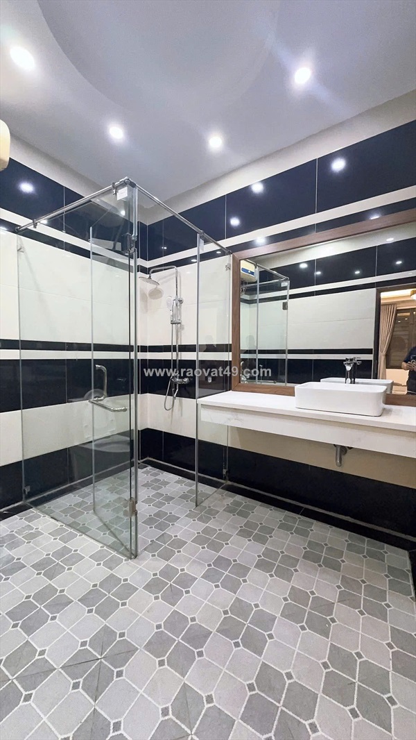 Nhà văn tiến dũng 32m2x 5 tầng, 30m ô tô tránh, tặng nội thất ở ngay, 6.3 tỷ