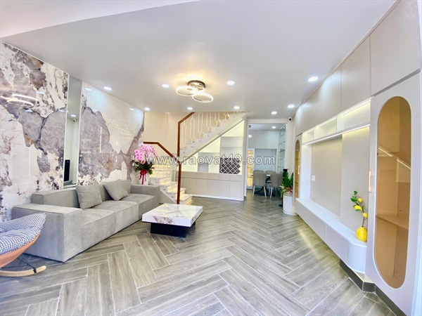 Nhà vừa ở vừa kinh doanh, hơn 5 tỷ, cạnh phú mỹ hưng, 2 tầng