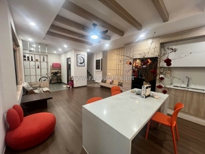 Ở ngay! bán nhà 5 tầng cực đẹp lê văn sỹ, 43m2, chỉ 8.3 tỷ tl