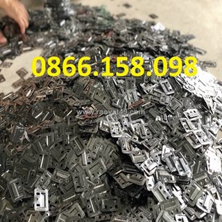 Pát inox giữ tấm nhựa ốp tường giá tại xưởng