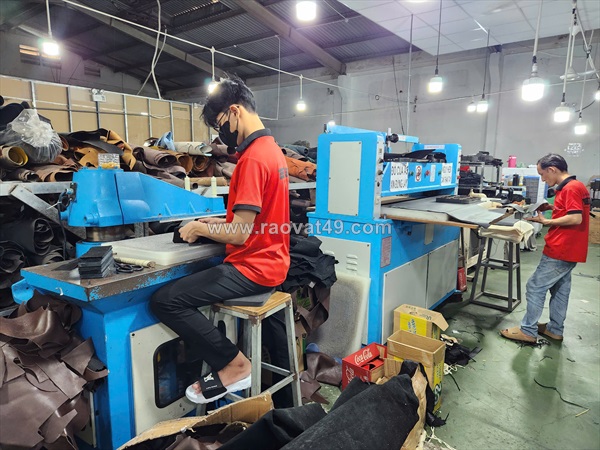 Sản xuất quà tặng sự kiện bằng đồ da – trường chinh xtc