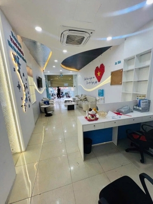 Sang nhương mặt bằng có đầy đủ pccc trang thiet bị quận 10