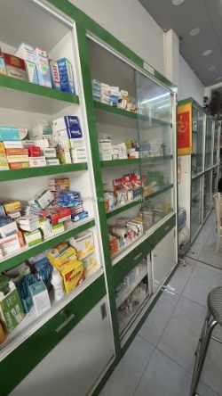 Sang nhượng tủ quầy & trang thiết bị nhà thuốc (quận 11)