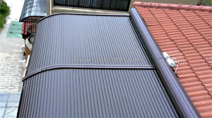 So sánh mái cuốn nhôm và mái xếp bạt – loại nào tốt hơn?