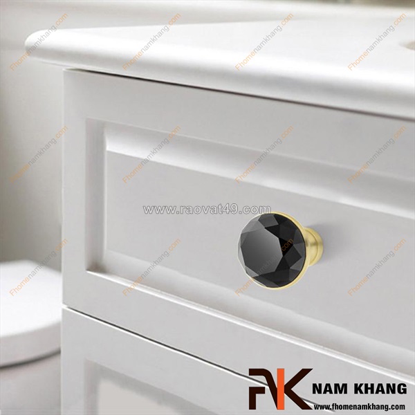 Tay nắm tủ pha lê phù hợp với không gian nào