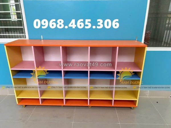 Tủ đựng balo cặp mầm non có cửa, tủ cặp mầm non