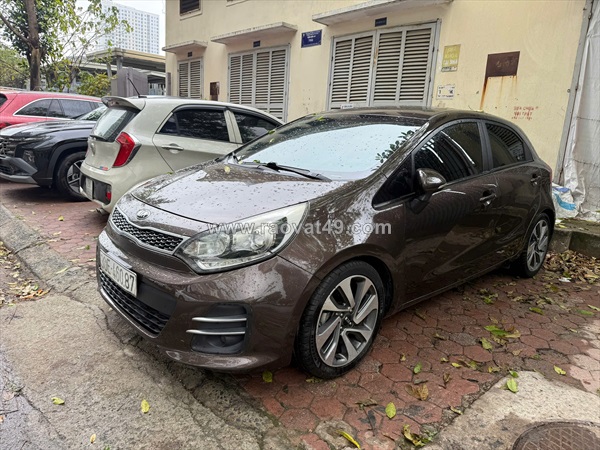 Xe kia rio hatchback at 1.4 nhập khẩu nguyên chiếc 5 chỗ