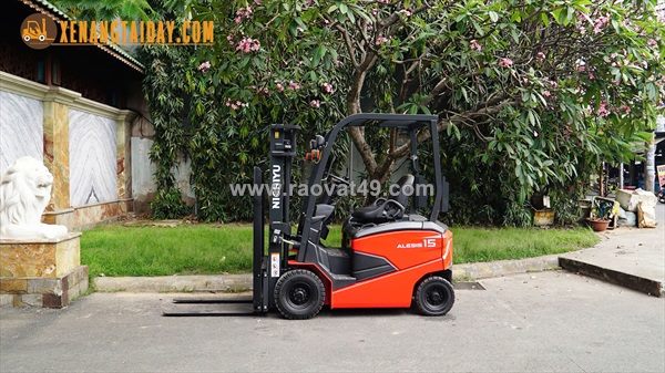Xe nâng điện ngồi lái 1.5 tấn nichiyu chạy lướt