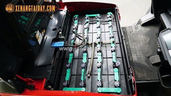 Xe nâng điện ngồi lái 1.5 tấn nichiyu chạy lướt
