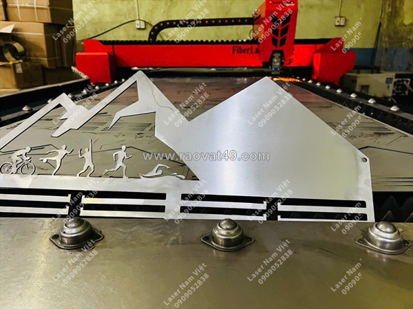 Bạn đang cần một giá treo huy chương? hãy đến laser nam việt – giá rẻ