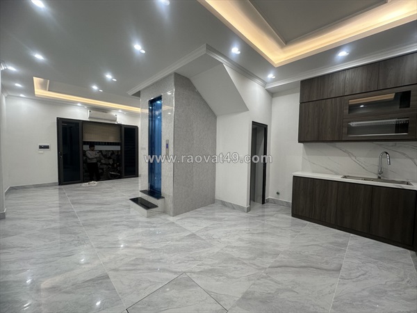 Bán nhà xuân đỉnh 45 mét 5 tầng 15,5 tỷ