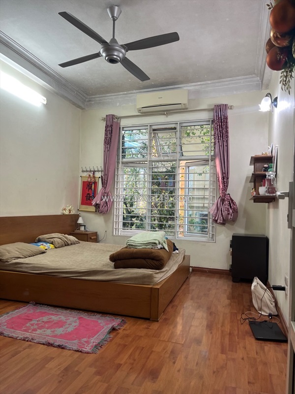 Bán nhà xuân thủy - đang kinh doanh tốt 47 mét 3 tầng 19,5 tỷ