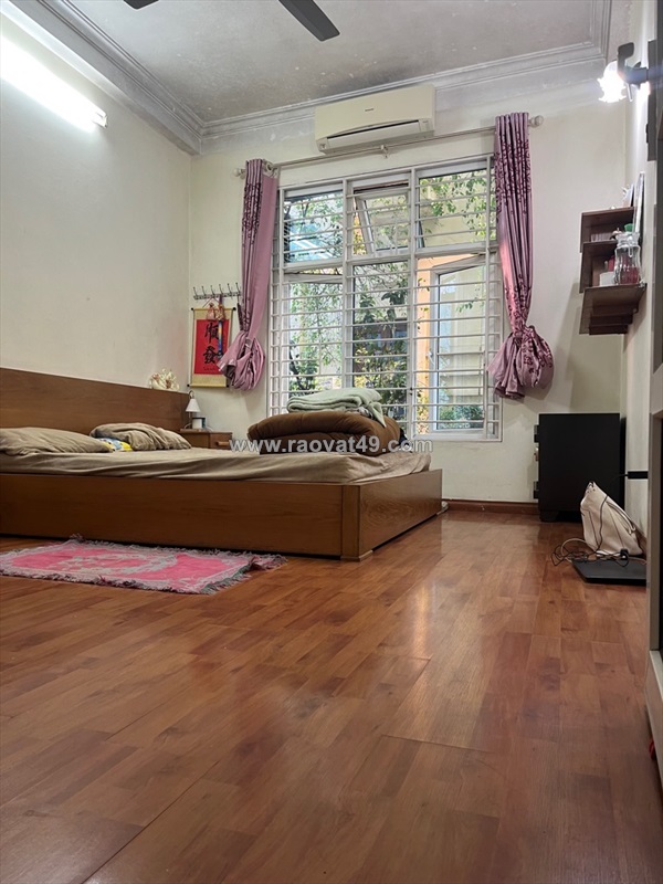 Bán nhà xuân thủy - đang kinh doanh tốt 47 mét 3 tầng 19,5 tỷ