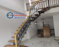 Cầu thang sắt đẹp lên gác lững - lh 0904901264
