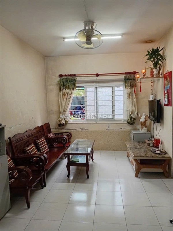 Chính chủ cần bán gấp căn hộ tầng trệt 52 m2 gồm 2 phòng ngủ, 1 wc, 1 phòng khách, 1 bếp