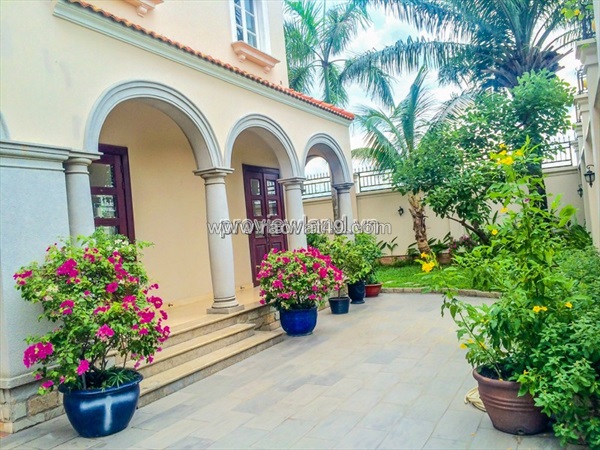 Cho thuê biệt thự hồ bơi ven sông nguyễn văn hưởng khu compound tại thảo điền