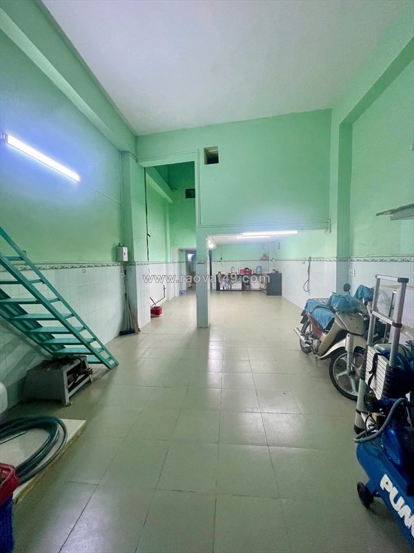 Cho thuê nhà mặt tiền bãi sậy làm kho sau lưng chợ kim biên q5