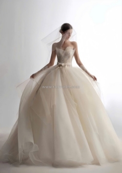Cho thuê và bán váy cưới sang trọng tinh tế giá rẻ
