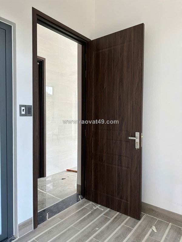 Cửa nhựa giả gỗ tại quận 12 | nên chọn loại nào?