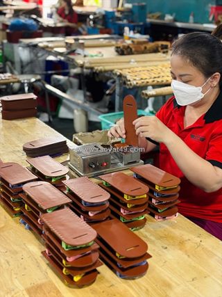 Gia công đồ da theo mẫu – tạo sản phẩm riêng, không ng hàng