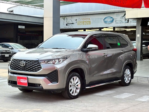 Innova cross v 2025 ♦  màu nâu ► giá bán 830tr có thương lượng