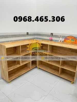Kệ gỗ mầm non 3 tầng, kệ sách mầm non bằng gỗ
