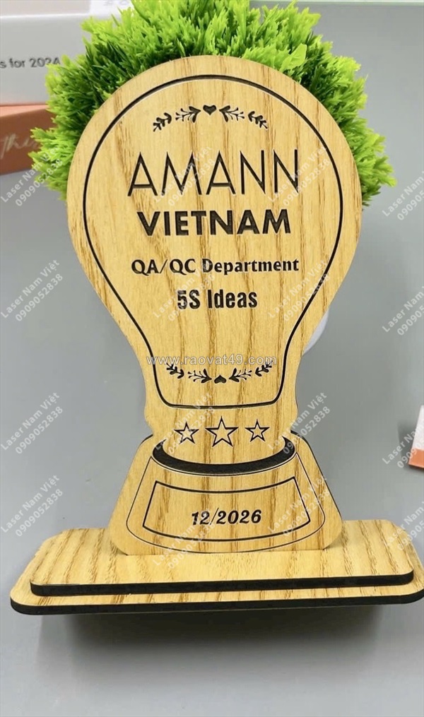 Làm kỷ niệm chương gỗ khắc laser theo yêu cầu - uy tín, chất lượng
