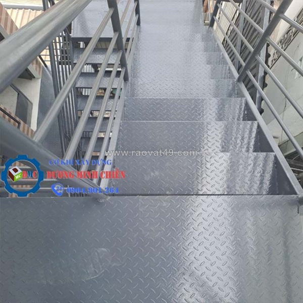 Mẫu cầu thang sắt thoát hiểm tại tphcm