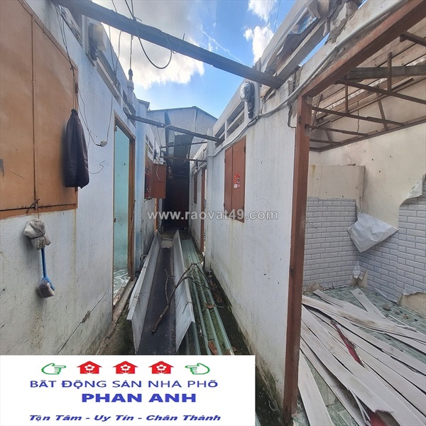Nhà phố hẻm xe tải mà chỉ có hơn 30 tr/ m². có phải gaiá đất nhà phố quận 9 đang quay về 3 năm...