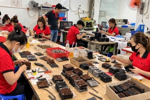 Tặng gì để khách hàng nhớ lâu? đồ da in logo là giải pháp hiệu quả