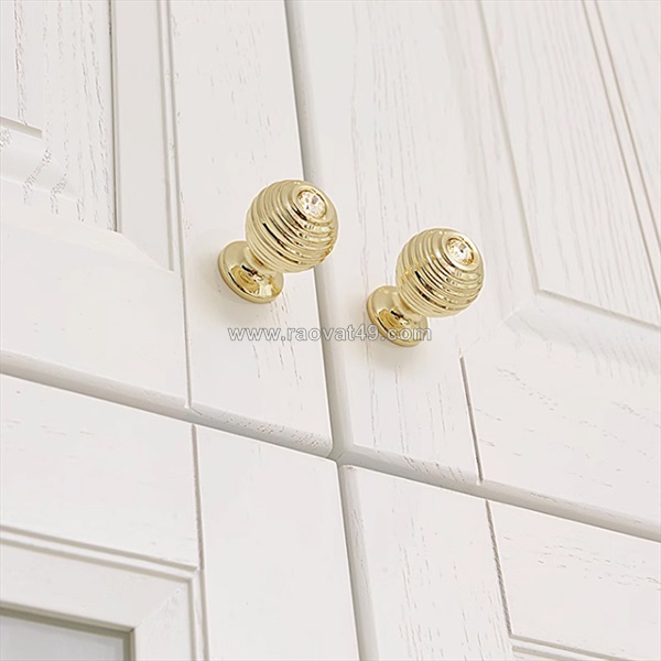 Tay nắm tủ đồng - bản giao hưởng của những đường nét kiến trúc phục hưng