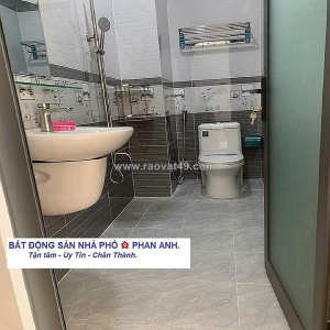 Tìm đâu ra căn nhà 3 tầng ngay trung tâm thủ đức ...ngang 4 m, mà chỉ có 4 đồng hơn.