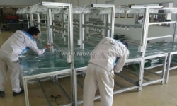 Vì sao bàn thao tác trở thành yếu tố quan trọng trong vận hành doanh nghiệp sản xuất?