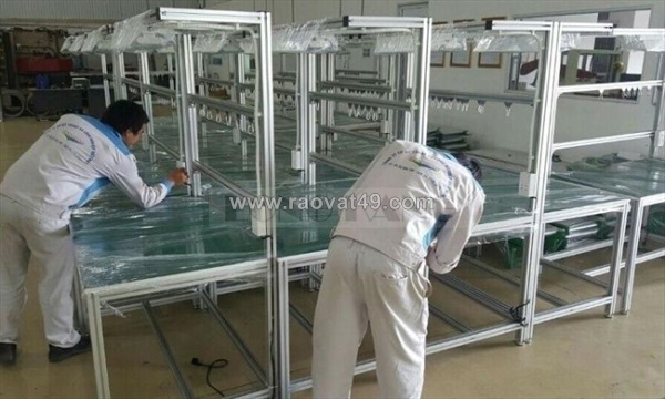Vì sao bàn thao tác trở thành yếu tố quan trọng trong vận hành doanh nghiệp sản xuất?